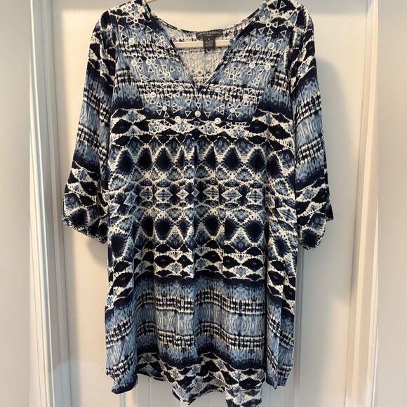 Chelsea & Theodore Blue and White Graphic Tunic Size 1X - Picture 1 of 4